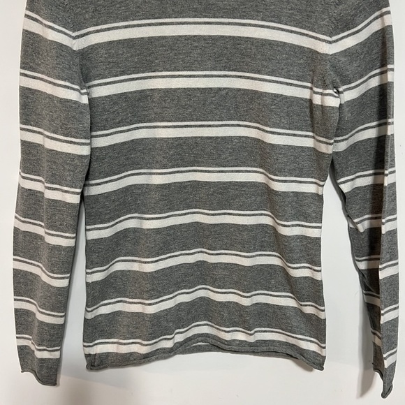 BANANA Republic Turtle Neck Long Sleeve Shirt Grey and White Striped Size Small - Picture 3 of 8